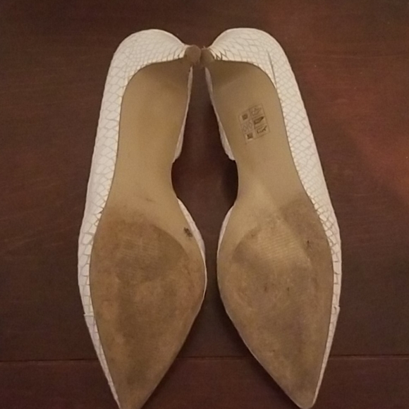 White low heel points - Picture 3 of 4